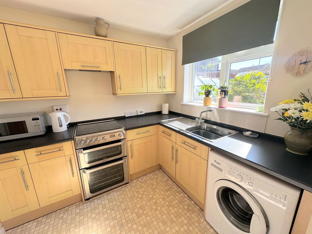 Property photo 2 of 28