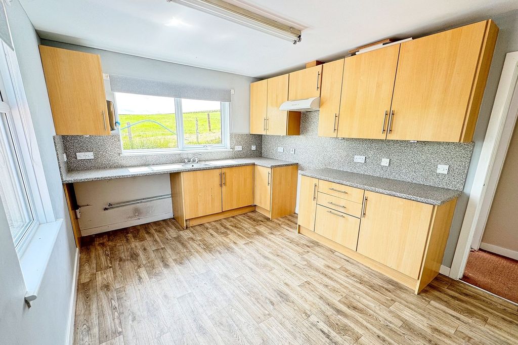 Property photo 3 of 18 Dining Kitchen