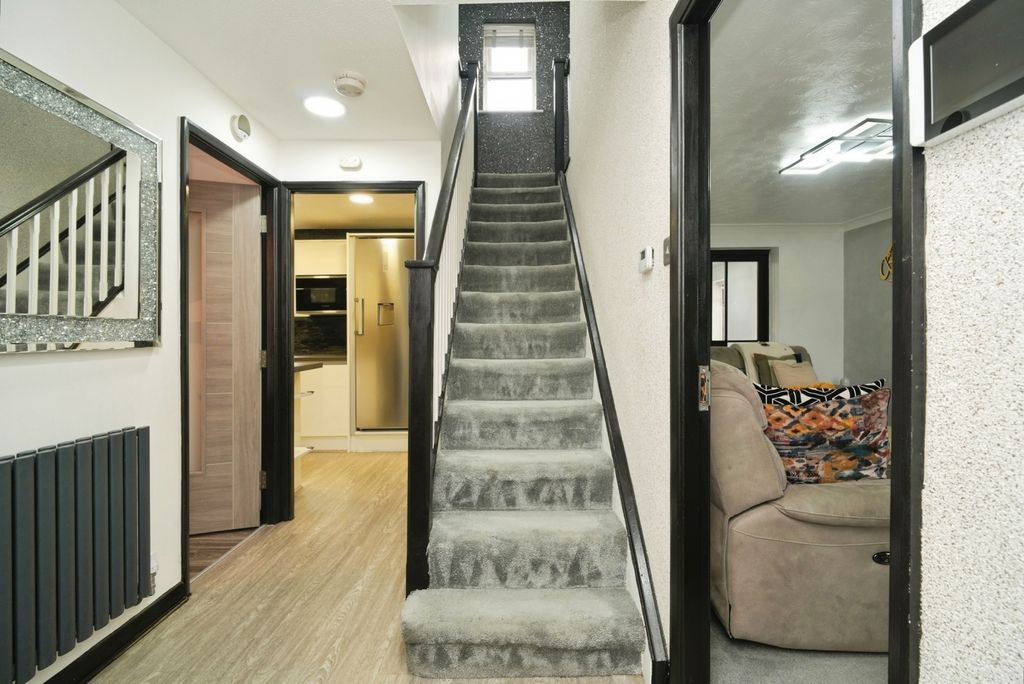 Property photo 2 of 25 Pbox-Img.Jpg