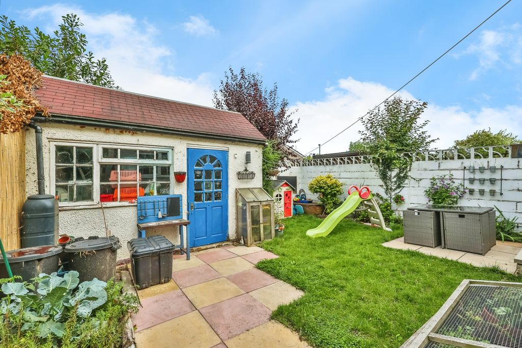 Property photo 2 of 17