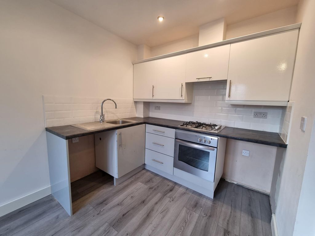 Property photo 3 of 9 Kitchen