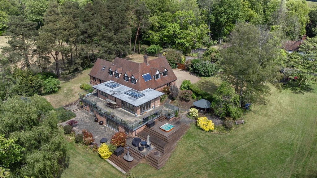 Property photo 1 of 29 Castle Rise