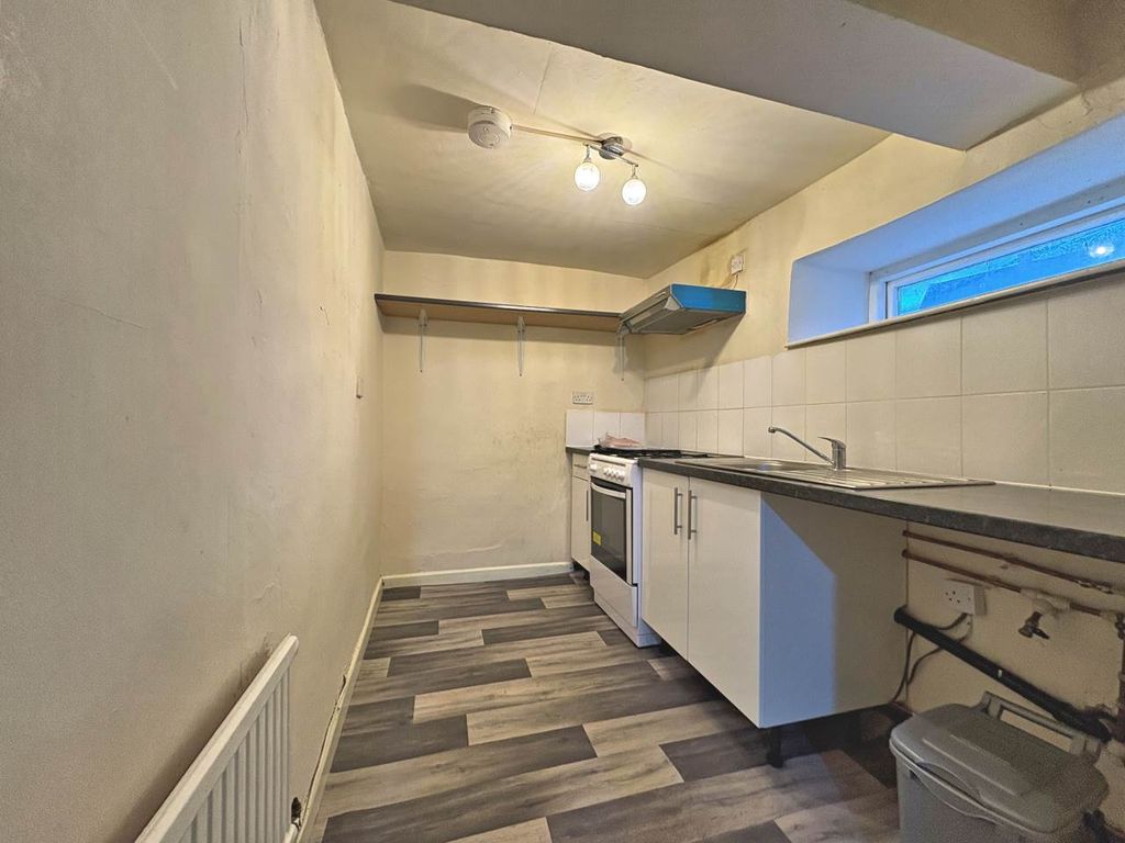 Property photo 3 of 7 Kitchen New