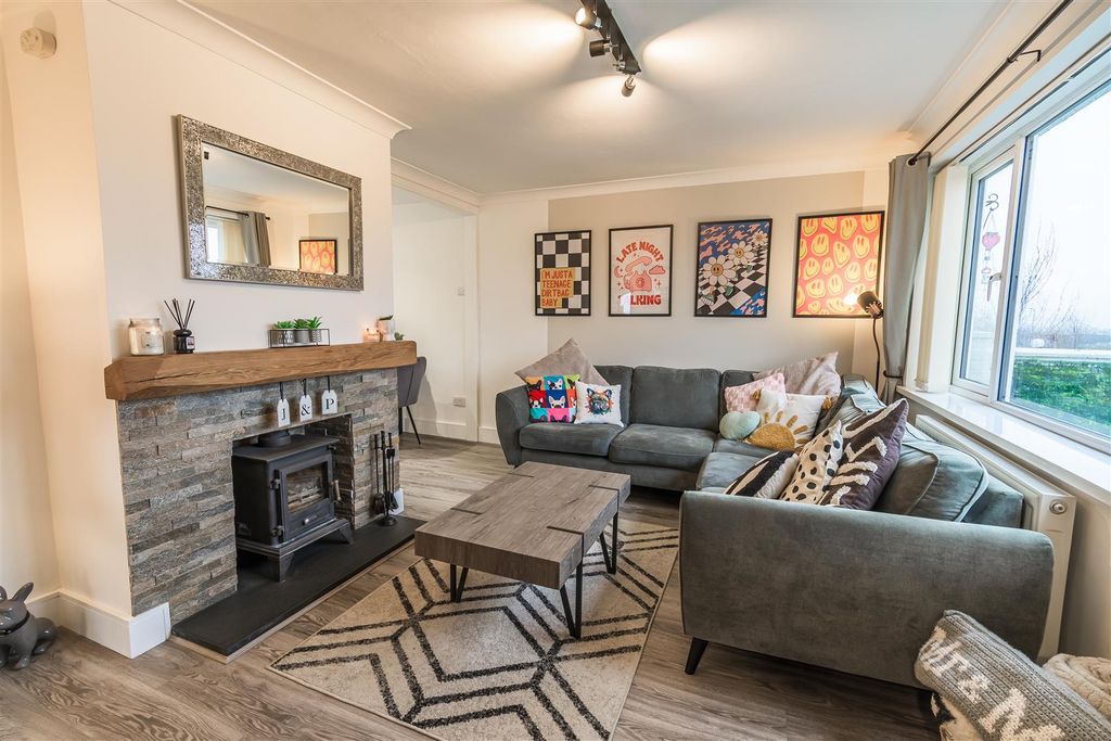 Property photo 3 of 20 Living Room