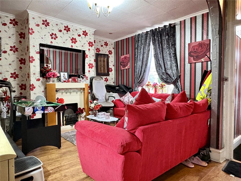 Property photo 2 of 16 Lounge