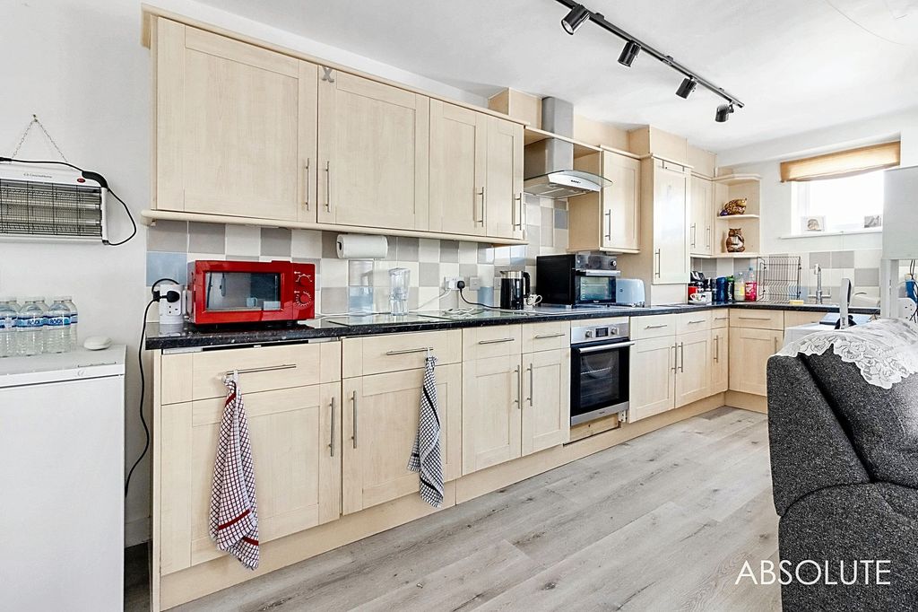 Property photo 3 of 14 Kitchen Space