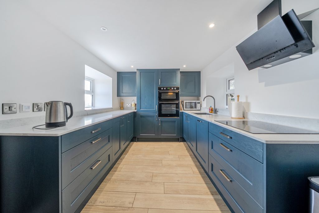 Property photo 3 of 20 Kitchen