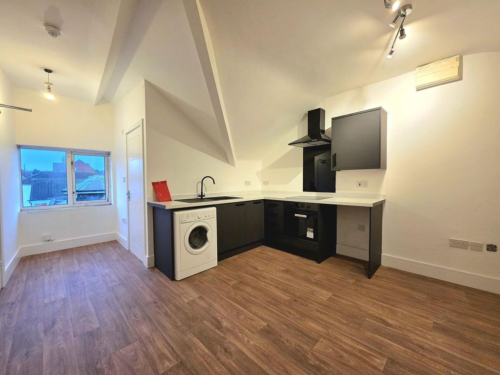 Property photo 1 of 8 Kitchen