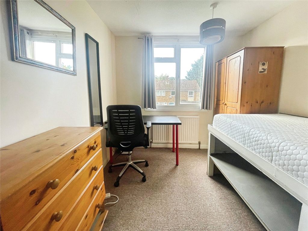 Property photo 1 of 9 Bedroom