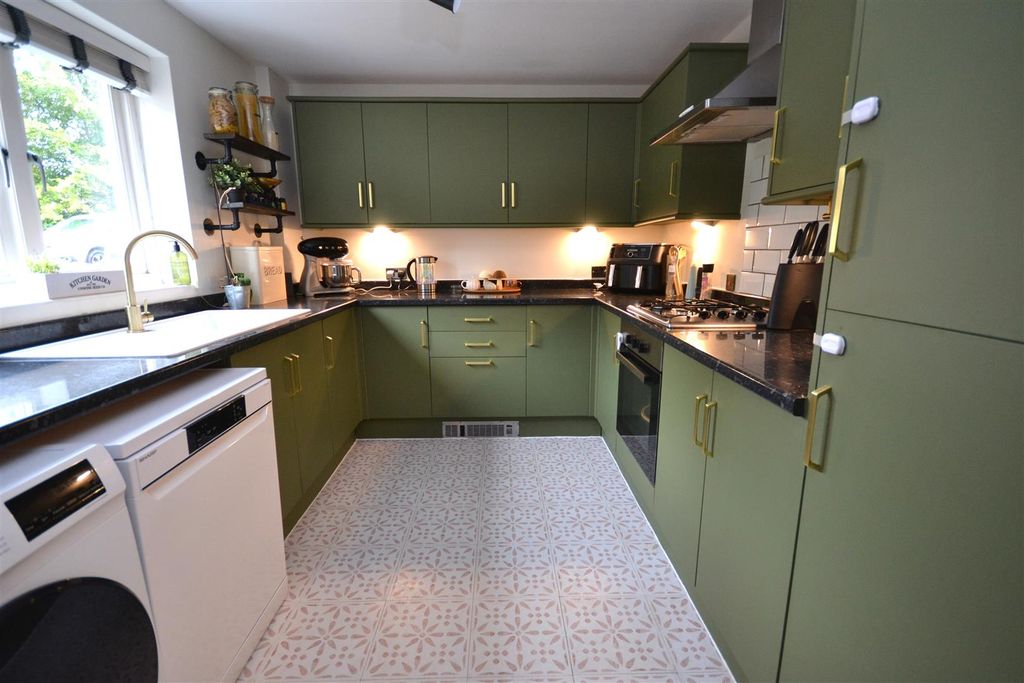 Property photo 3 of 15 Kitchen