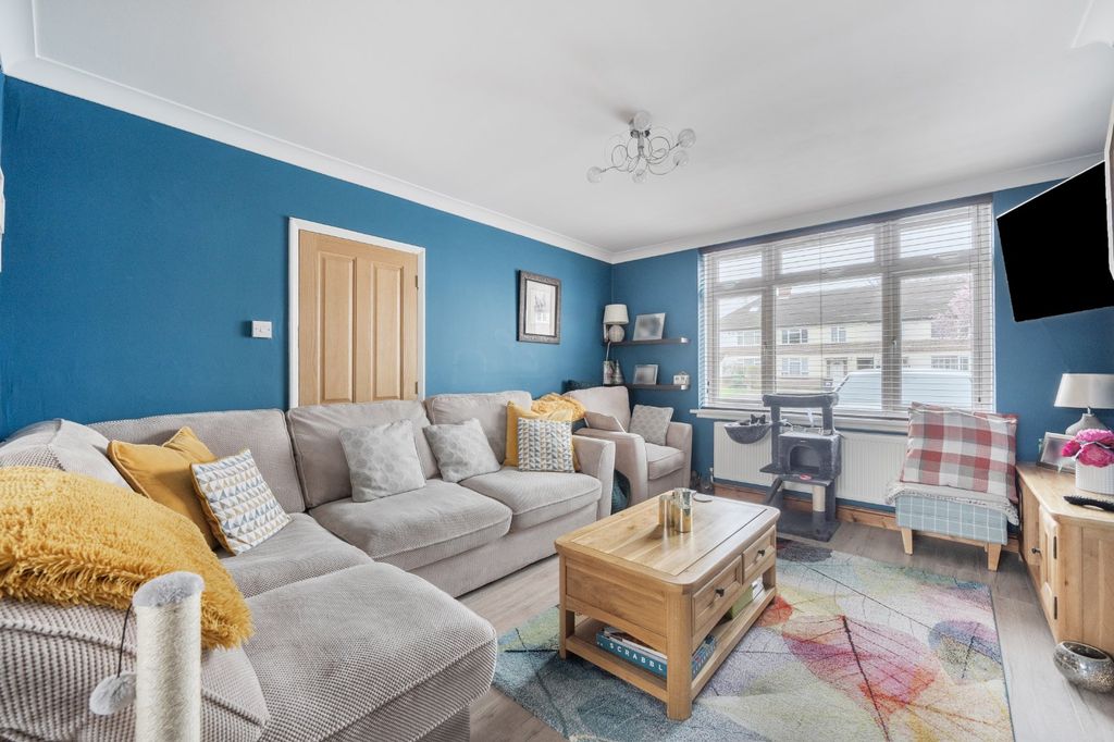 Property photo 2 of 20 Living Room