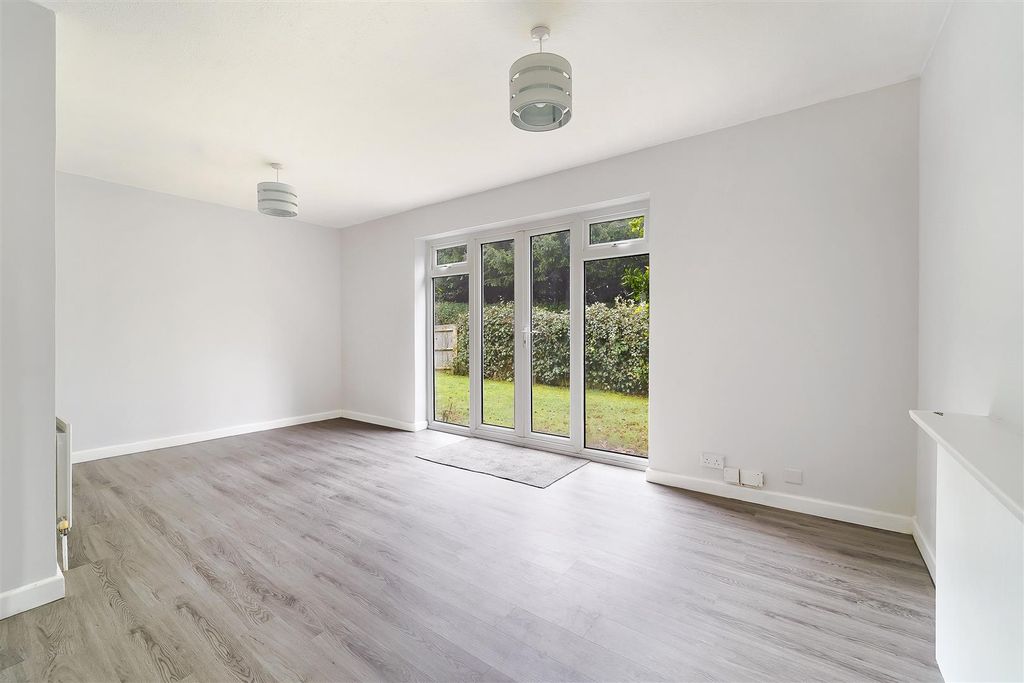 Property photo 3 of 20 Courtlands Crescent, 58 (9).Jpg