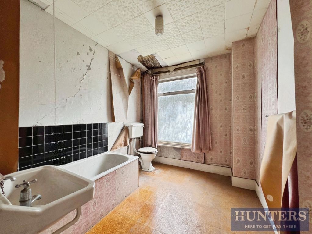 Property photo 3 of 19 Pbox-Bathroom-321773.Jpg
