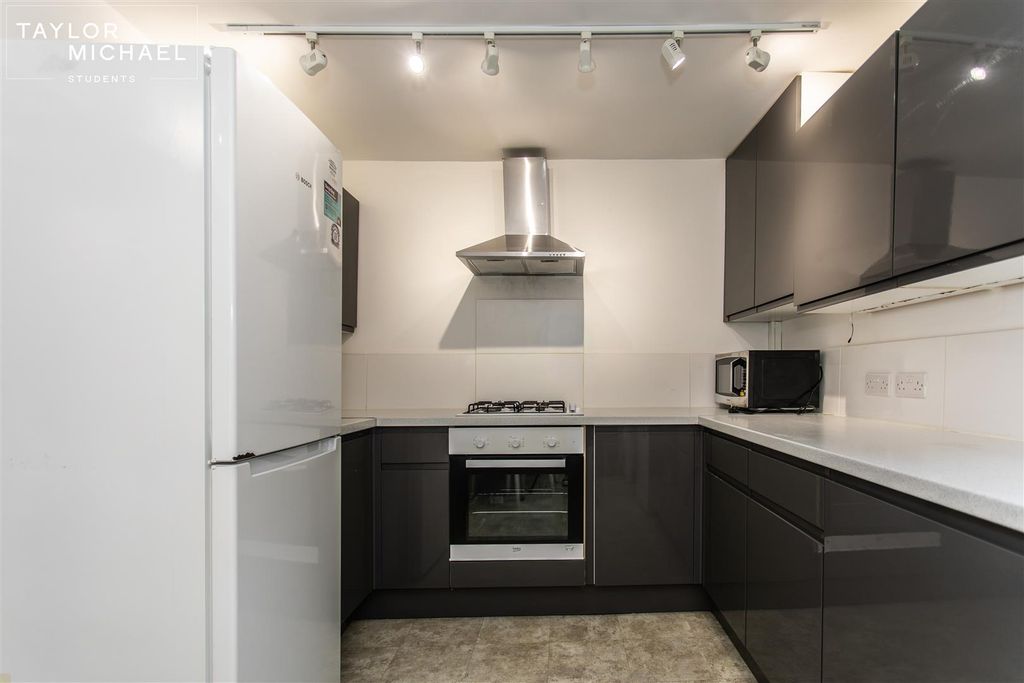 Property photo 1 of 25 Kitchen