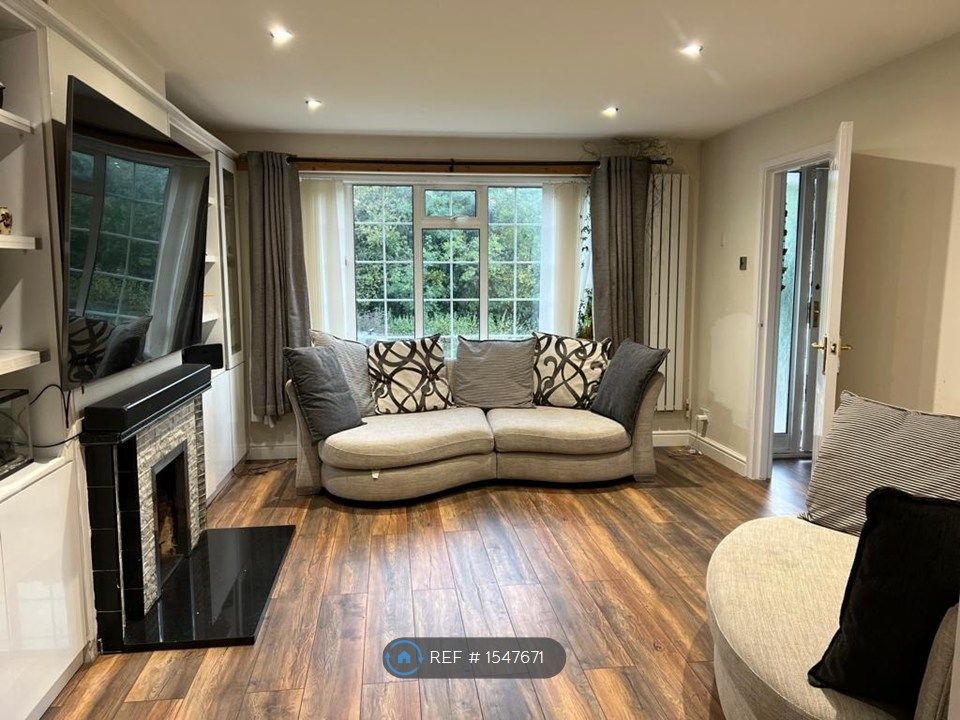 Property photo 2 of 9 Living Room