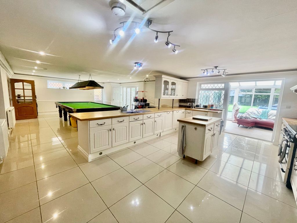 Property photo 2 of 14 Kitchen