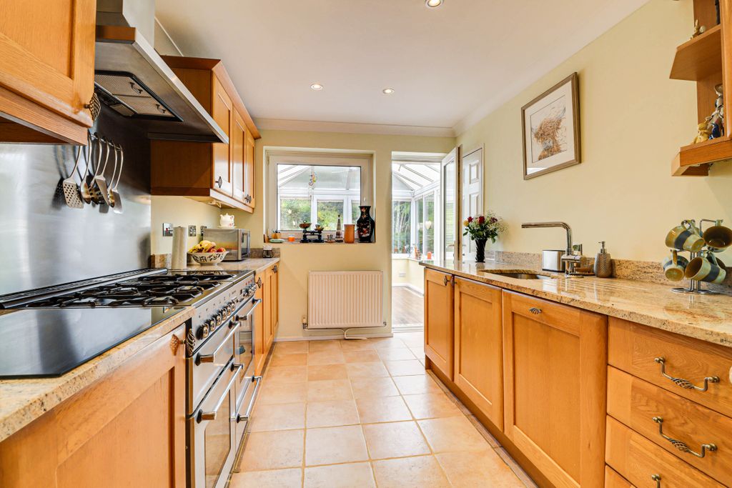 Property photo 3 of 19 Kitchen