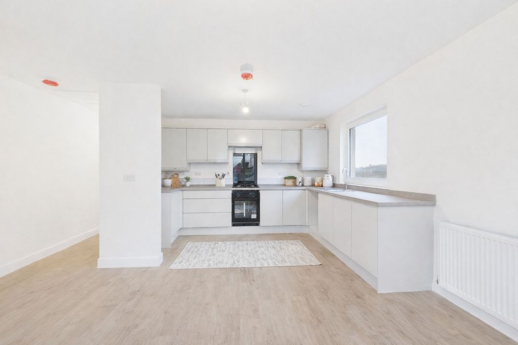 Property photo 2 of 27 Kitchen Virtually Staged