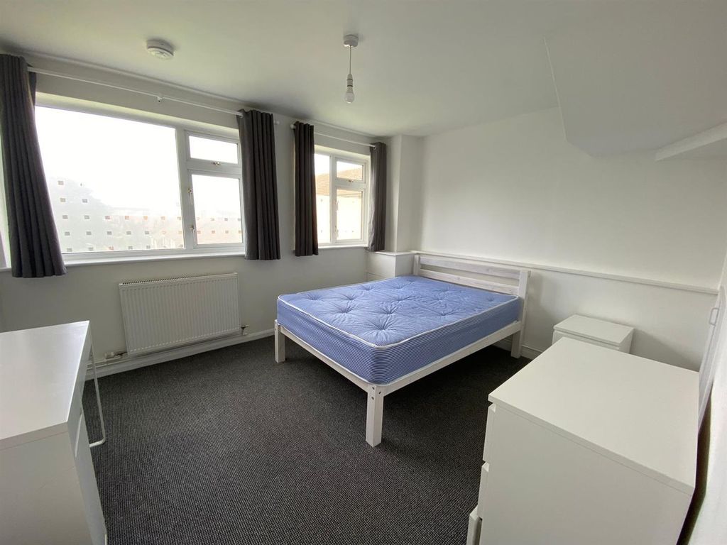 Property photo 1 of 4