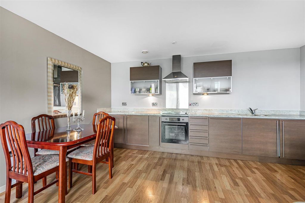 Property photo 3 of 10 Kitchen
