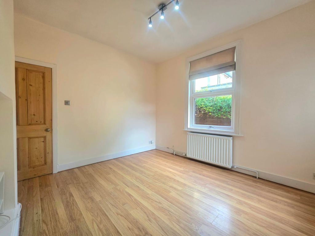 Property photo 2 of 9 5