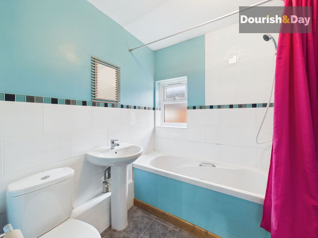 Property photo 3 of 7 Bathroom