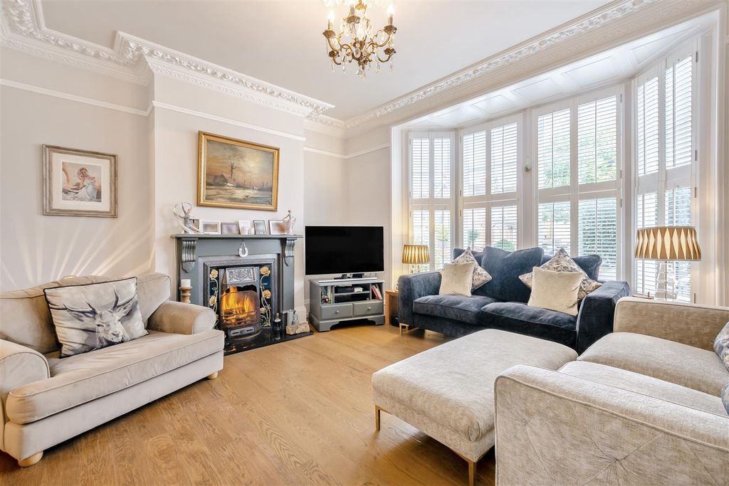 Property photo 2 of 26 Lounge