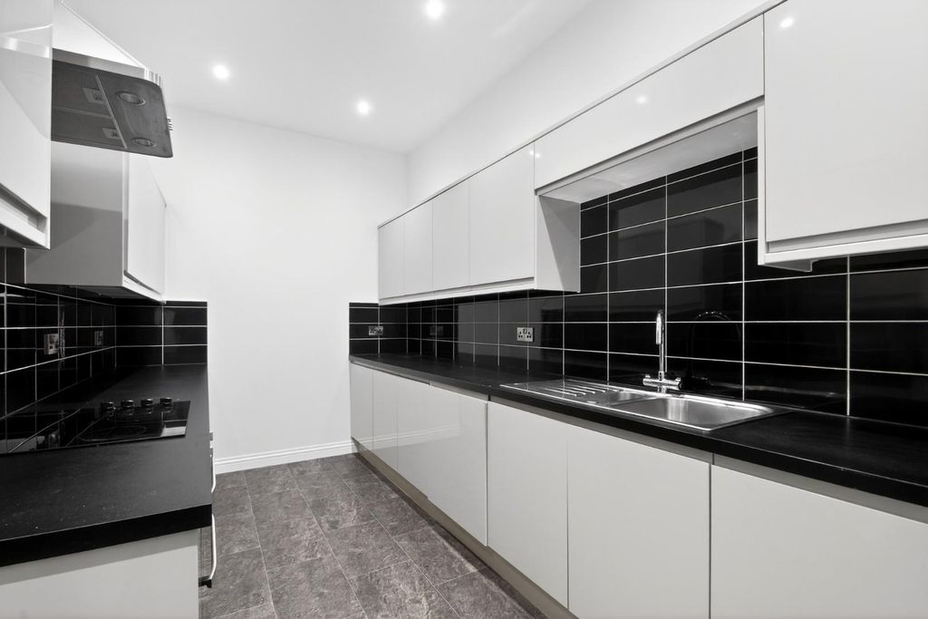 Property photo 3 of 10 Flat5B-5Royalparade-9.Jpg