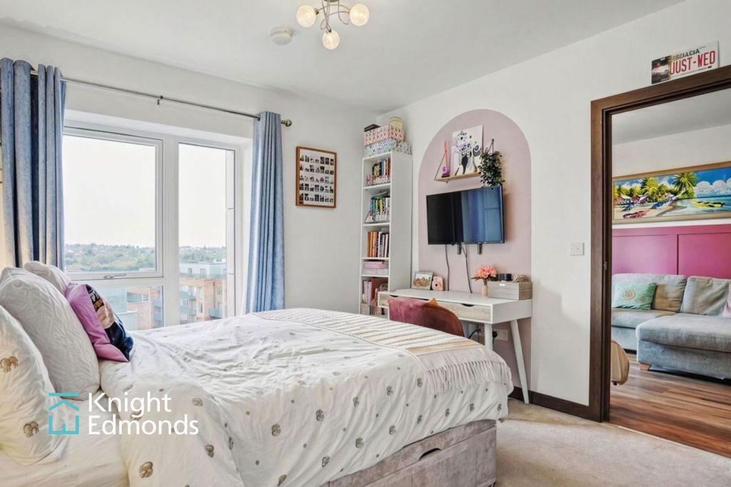 Property photo 1 of 9