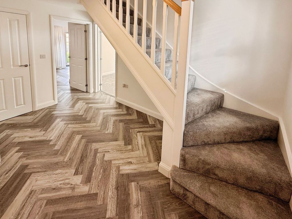 Property photo 3 of 17 Hallway