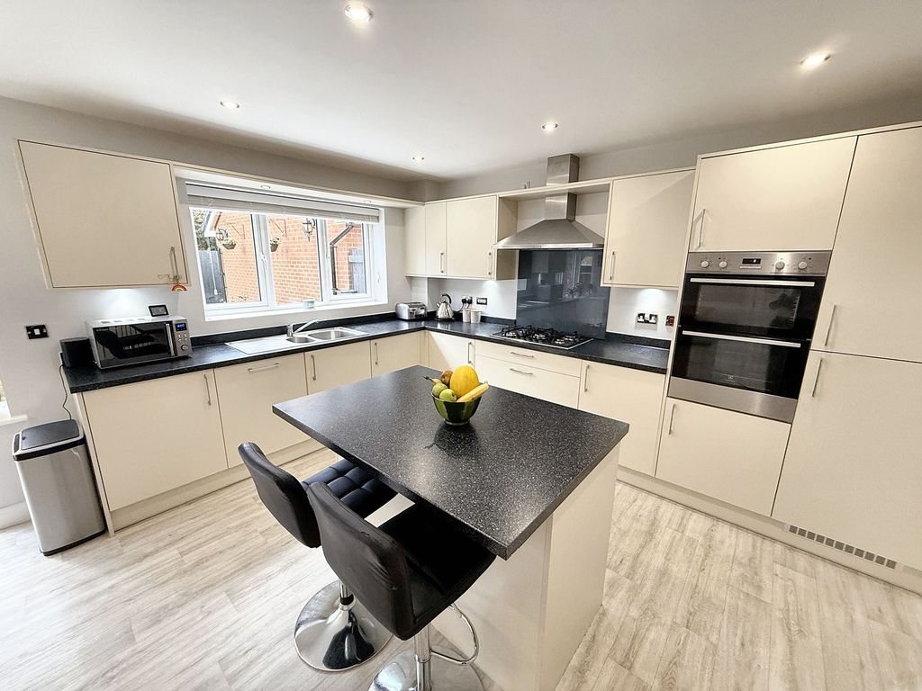 Property photo 3 of 37