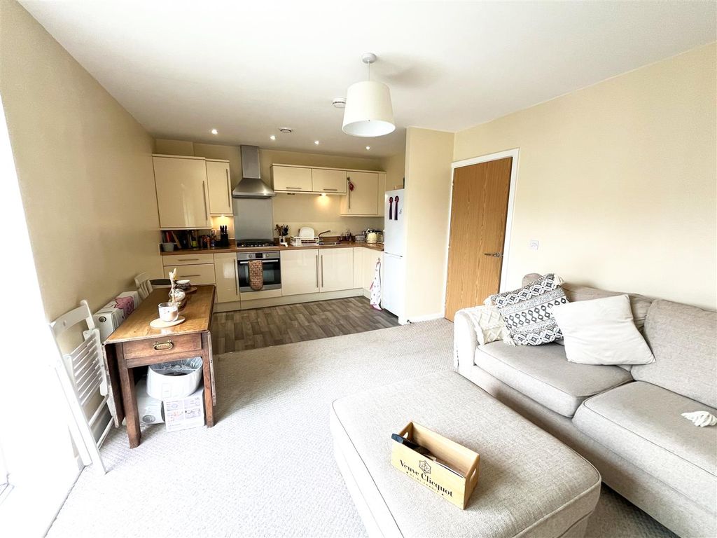 Property photo 2 of 10