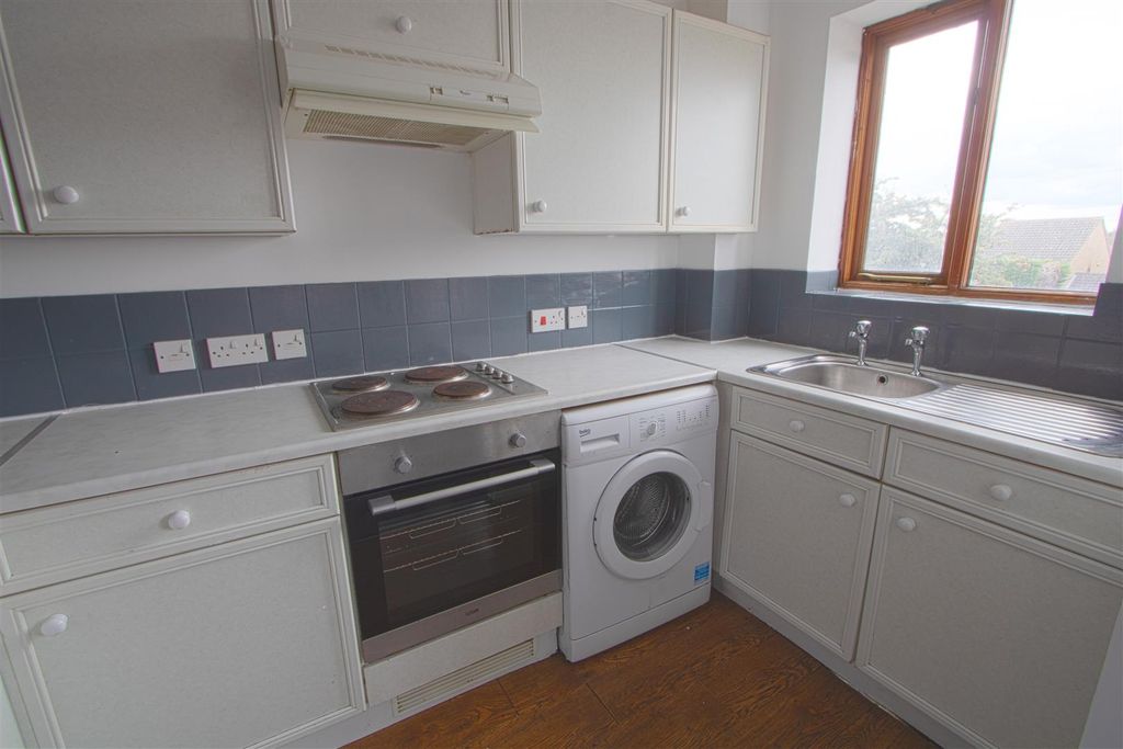 Property photo 3 of 9 Kitchen1.Jpg