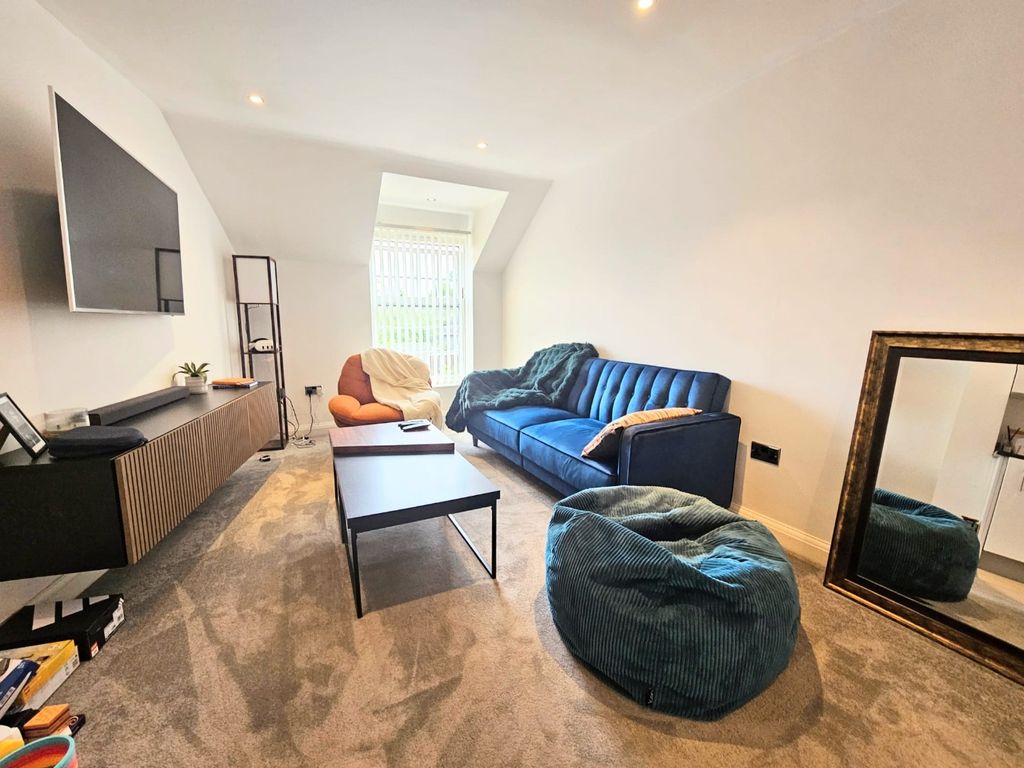 Property photo 2 of 12 4369464