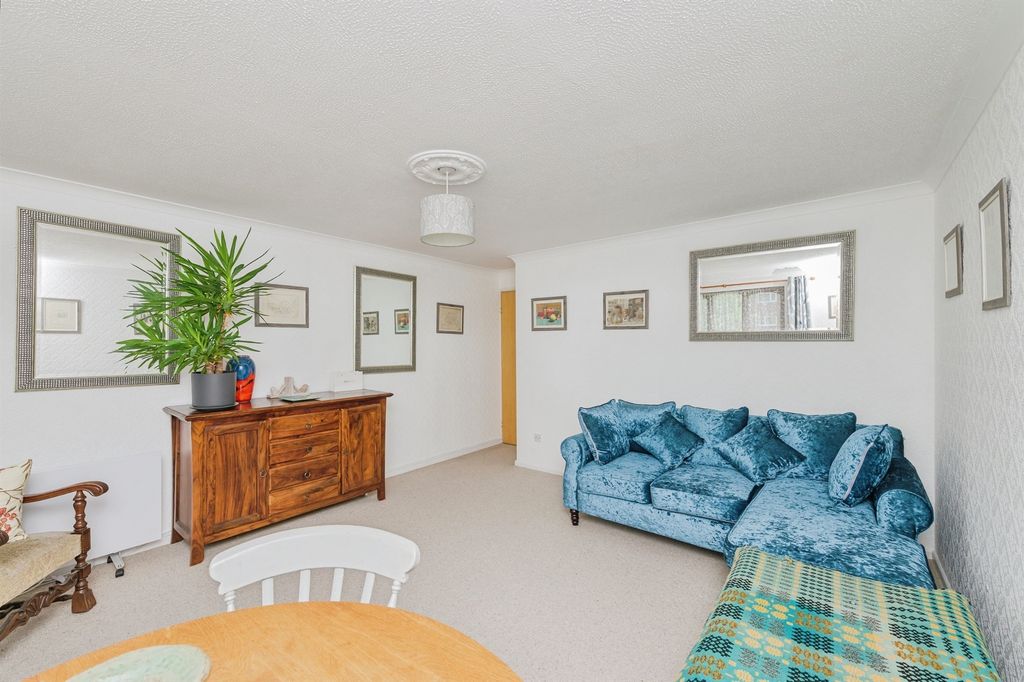 Property photo 3 of 20