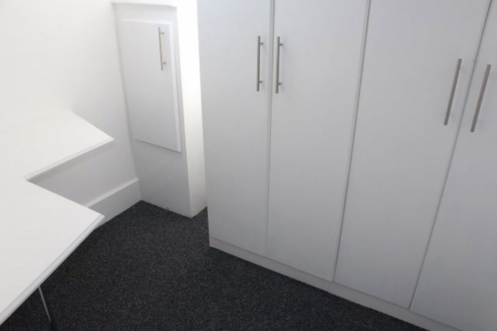 Property photo 2 of 40