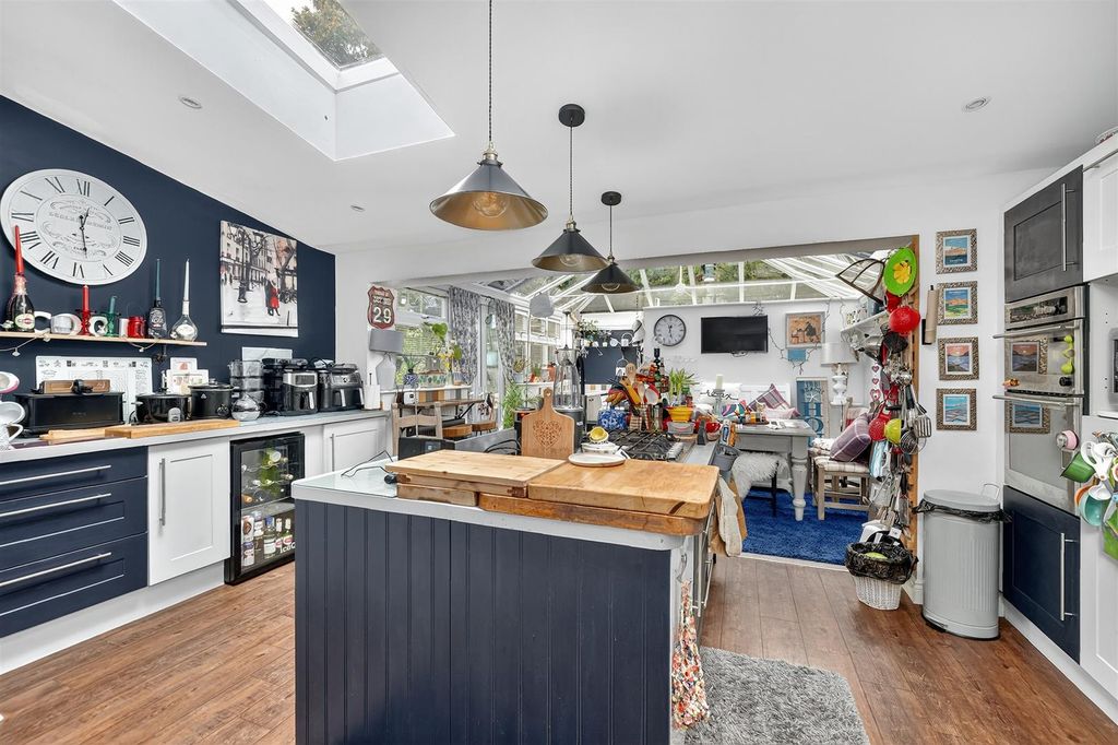 Property photo 3 of 20 Kitchen