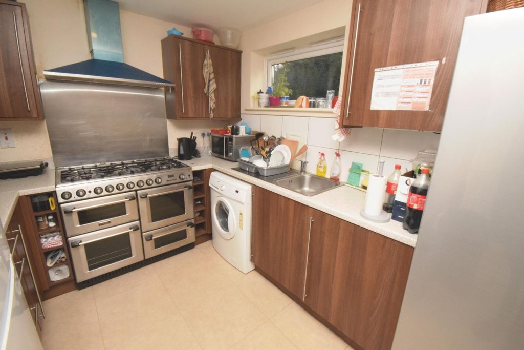 Property photo 3 of 13 Kitchen