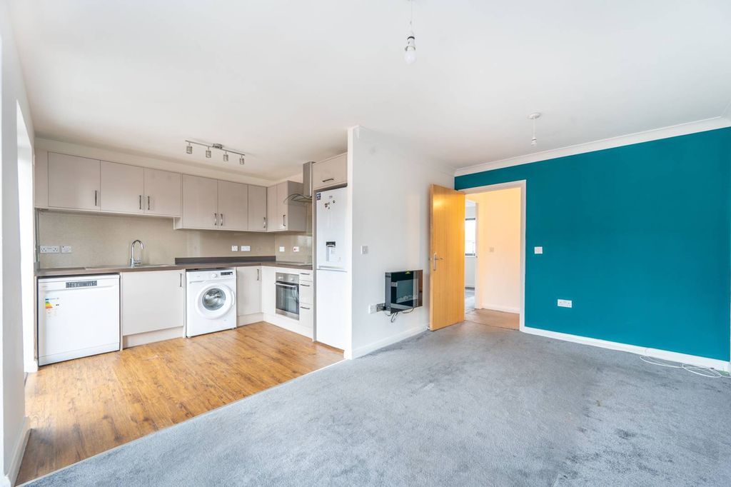 Property photo 3 of 12