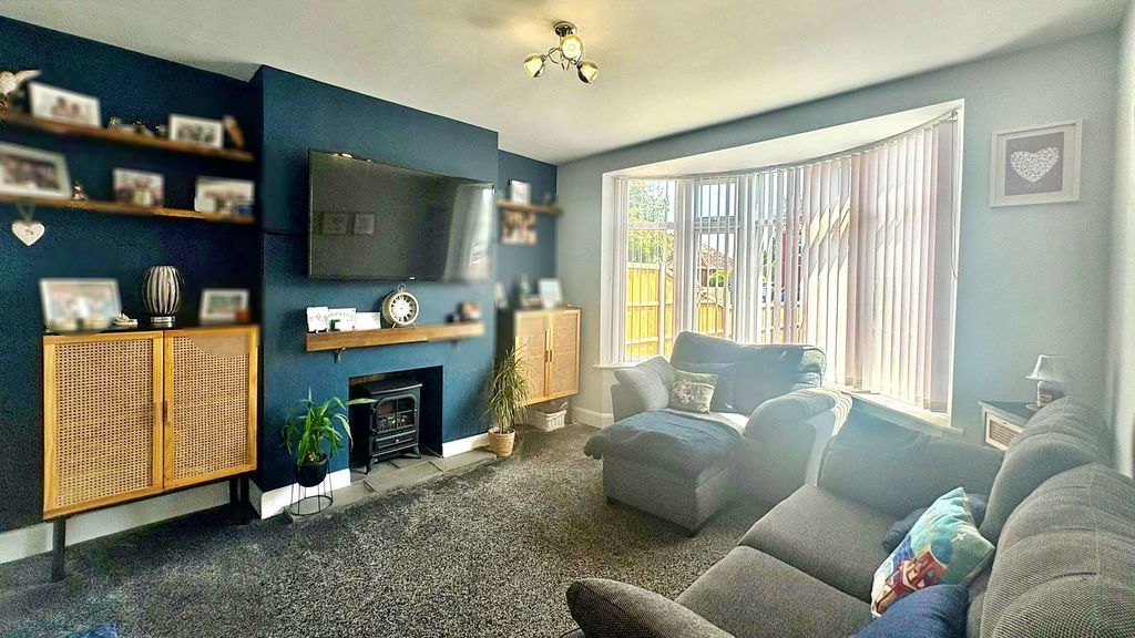 Property photo 3 of 17 Photo 7