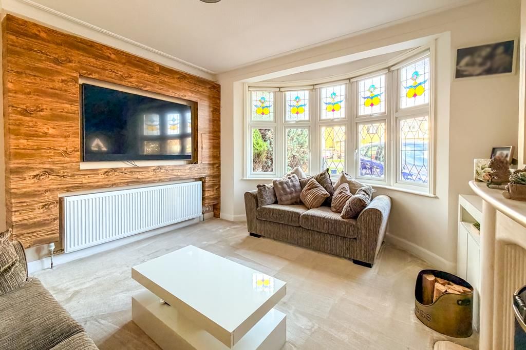 Property photo 3 of 23 Lounge