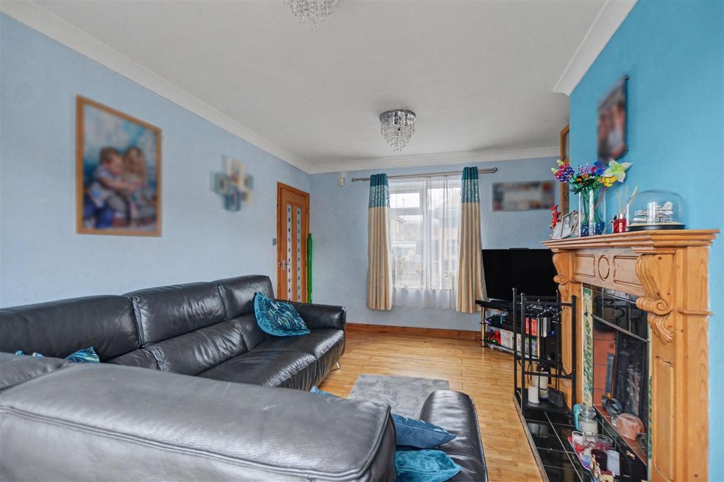 Property photo 3 of 21 Lounge_2.Jpeg