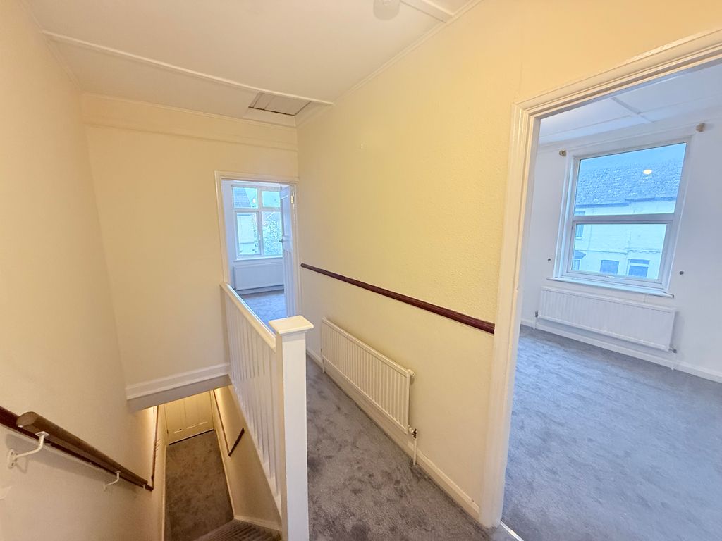 Property photo 2 of 7 Hallway