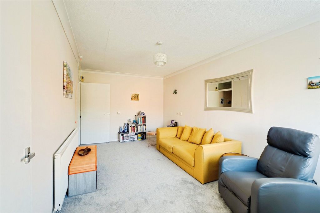 Property photo 3 of 10 Lounge