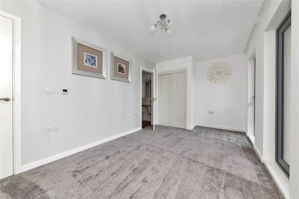Additional image 5 of 2 bed flat for saleGlenalmond Avenue, Cambridge CB2