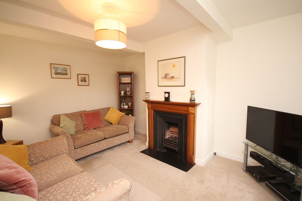 Property photo 2 of 25