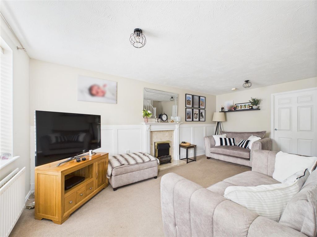 Property photo 3 of 13 Cam03303G0-Pr0184-Still014.Jpg