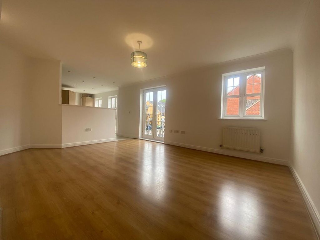 Property photo 2 of 16 Lounge.Jpg