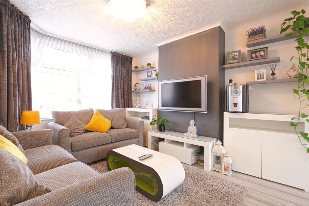 Property photo 2 of 17 Lounge