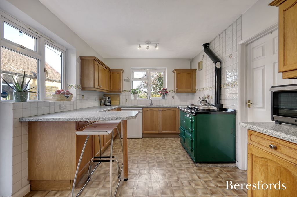 Property photo 3 of 17 Kitchen